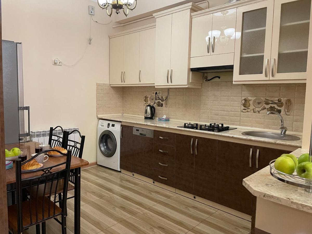 Апартаменти Superior Apt. With Balcony On Aram Street Єреван Екстер'єр фото