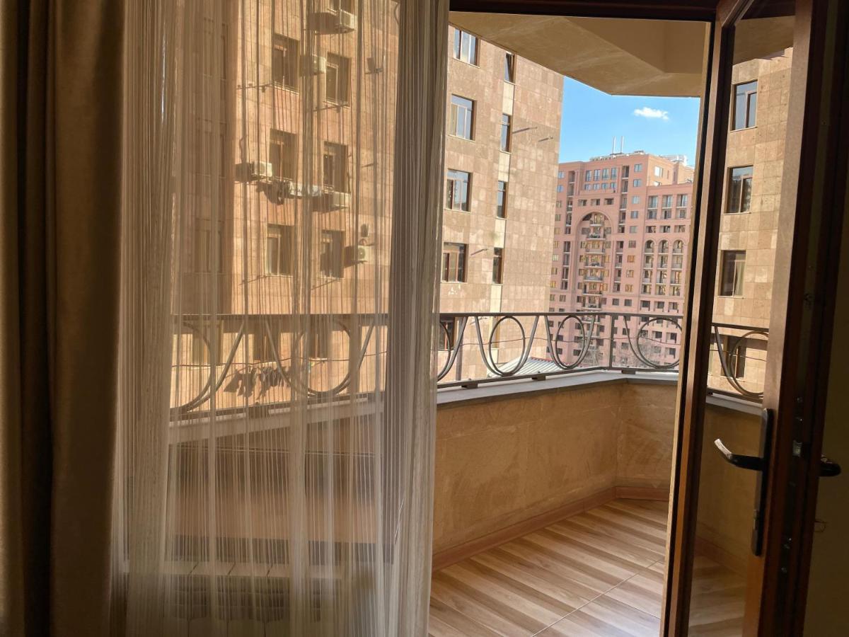 Апартаменти Superior Apt. With Balcony On Aram Street Єреван Екстер'єр фото