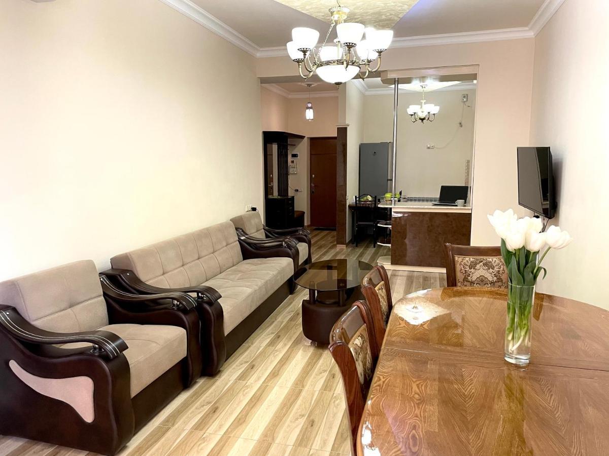 Апартаменти Superior Apt. With Balcony On Aram Street Єреван Екстер'єр фото