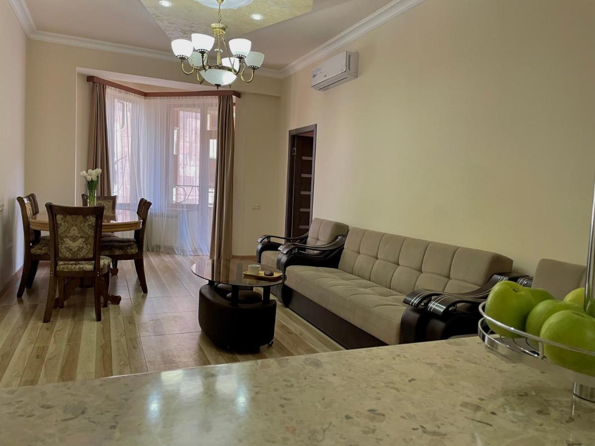Апартаменти Superior Apt. With Balcony On Aram Street Єреван Екстер'єр фото